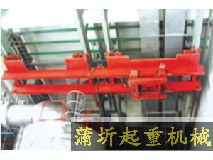 過(guò)軌起重機是兩部分獨立軌道之間實(shí)現物品轉移的一種專(zhuān)用起重機，典型應用于磨煤機的檢修，立體倉庫物品的轉移。